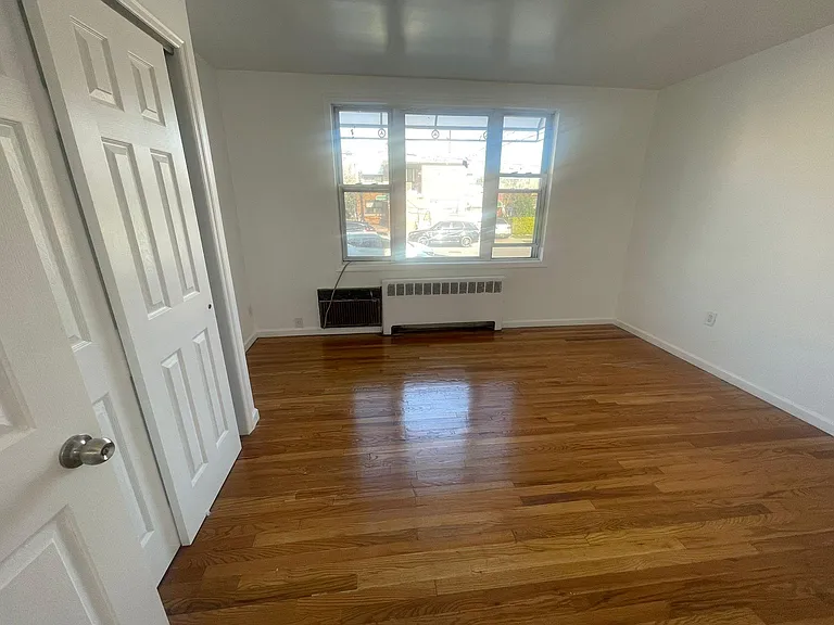 2320 Young Ave #2 — Photo 6