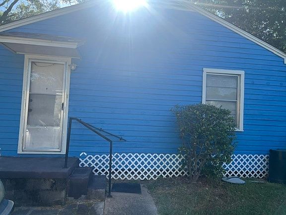 3rd image of 2727 Mimosa Ave