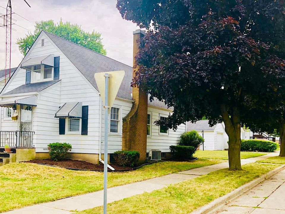 7000 37th Ave - Garage in rear
