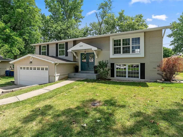 439 Sorrento Dr, Ballwin, MO 63021