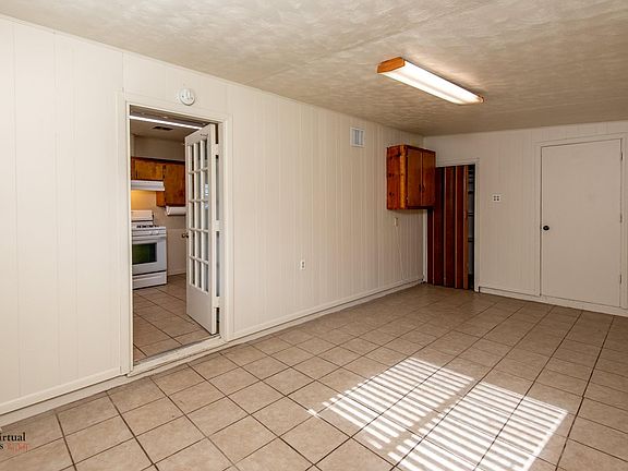 4th image of 1305 Meadowview Dr