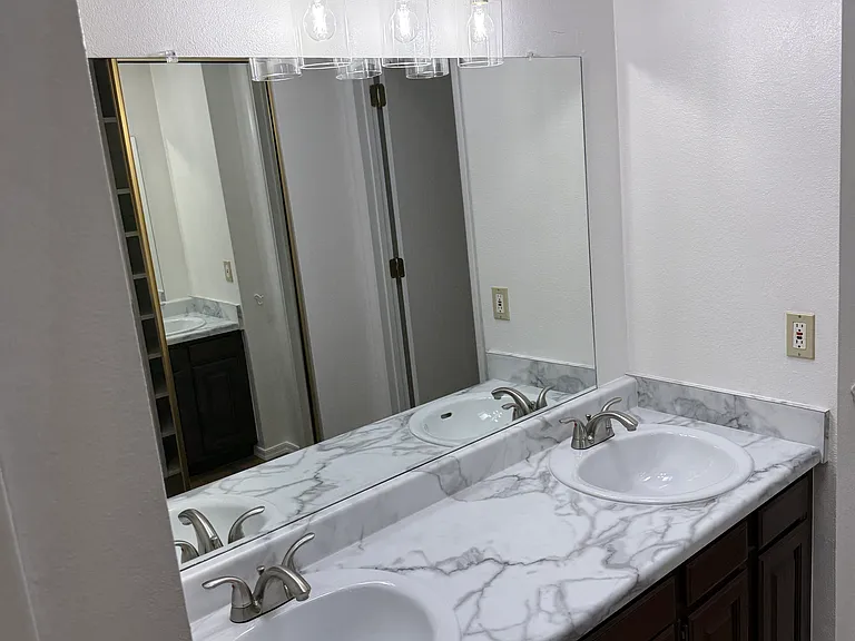 1949 N Swan Rd #19 — Photo 29