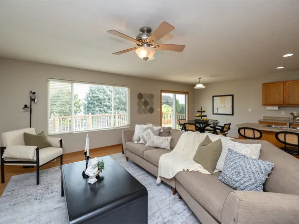 9115 Cowden Dr, Johnston, IA 50131