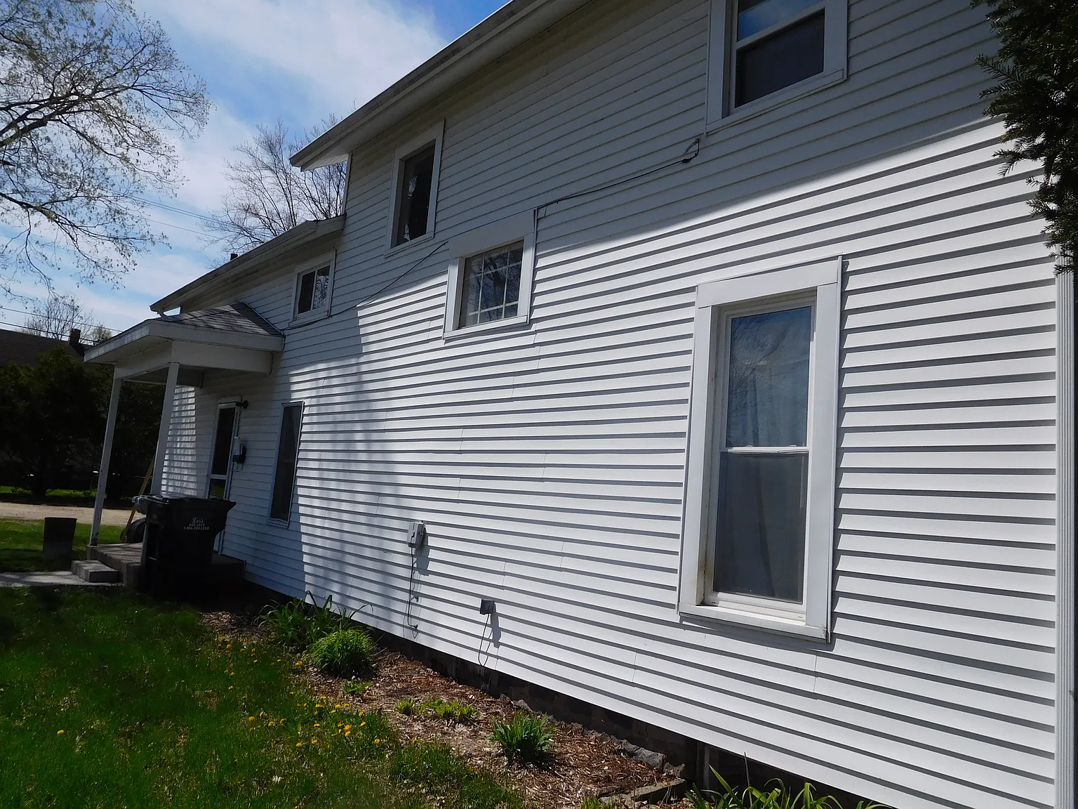 438 E Green St photo 1