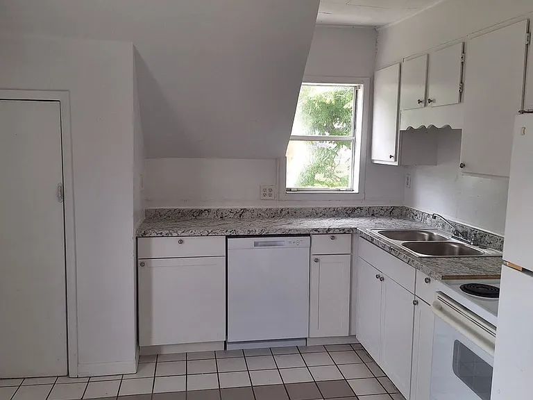 507 Sumner St — Photo 2