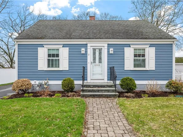 2 Valley View Rd, Lincoln, RI 02865