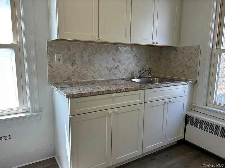 84 Orange Ave — Photo 7
