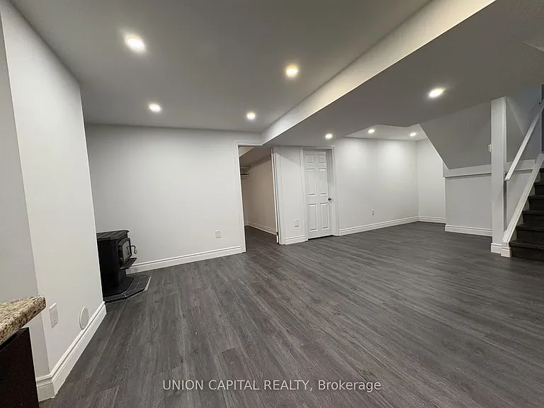 21 Natanya Blvd #BASEMENT — Photo 3