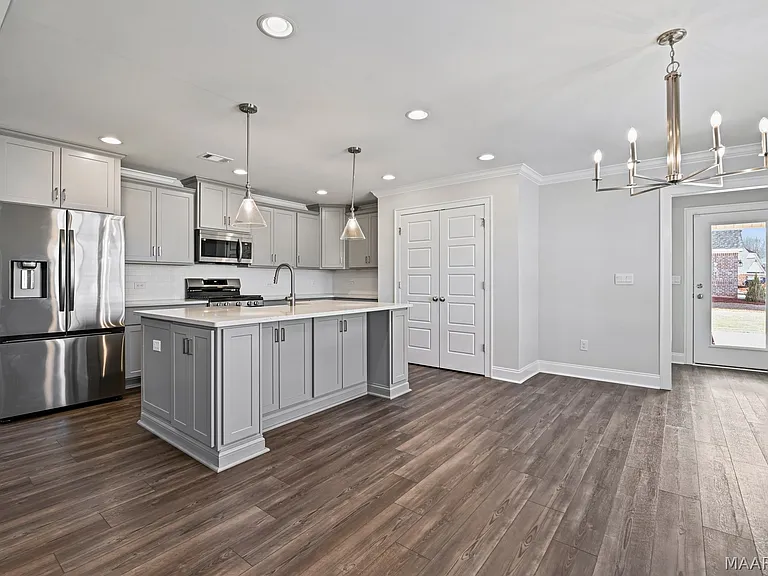 761 Harbin Dr — Photo 10
