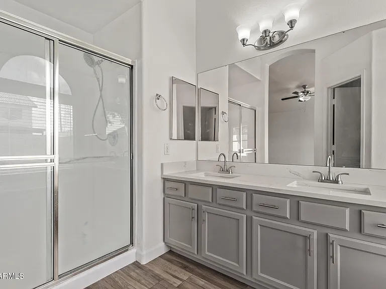 1077 W Laurel Ave — Photo 16