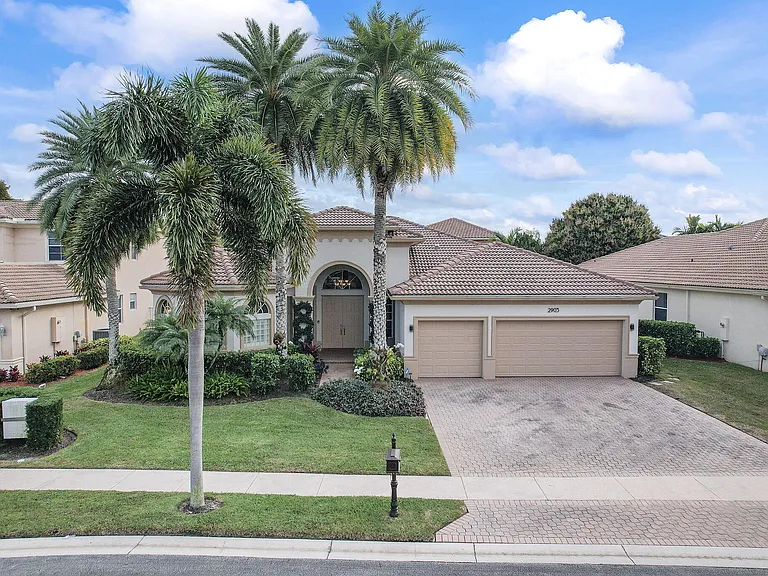 2903 Fontana Ln — Photo 2
