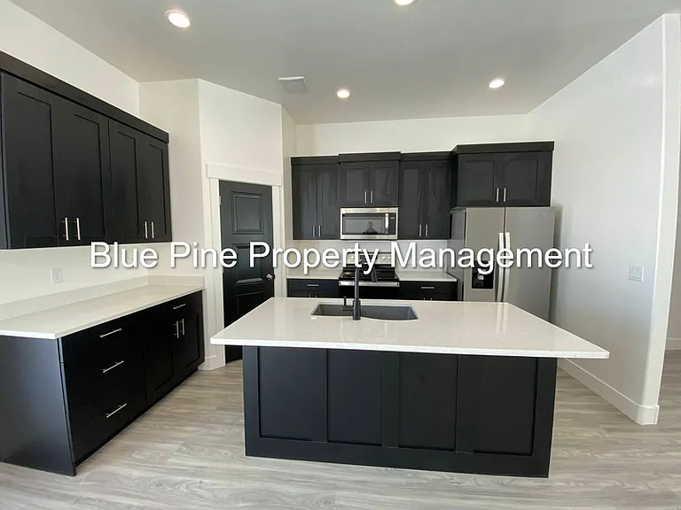 4331 N Catalina Ave — Photo 3