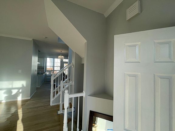 5th image of 3932 Hartlake St