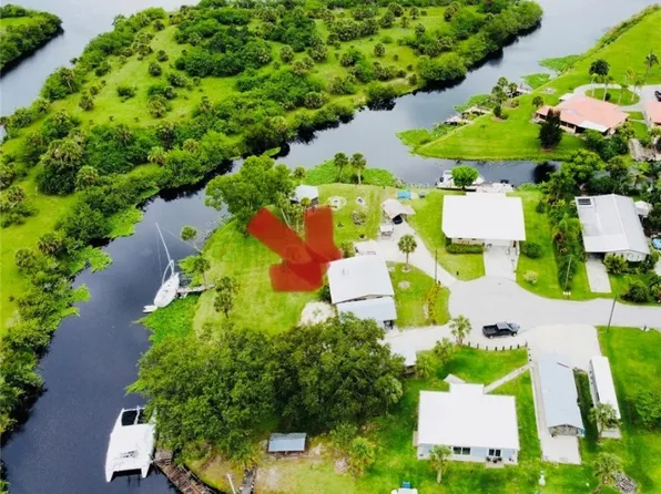 1172 Dolphin Ln, Moore Haven, FL 33471