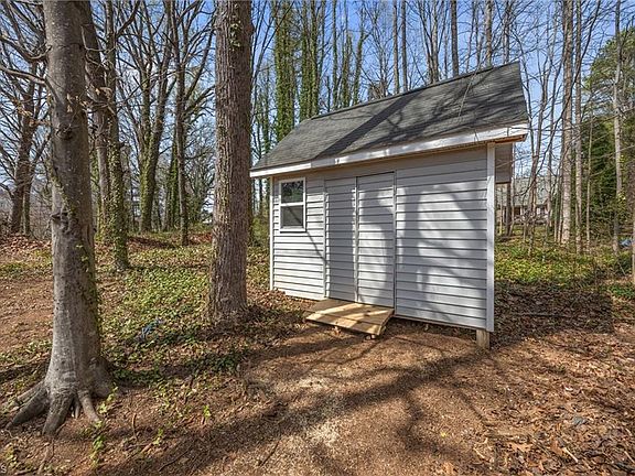 4th image of 1597 Trinity Garden Cir