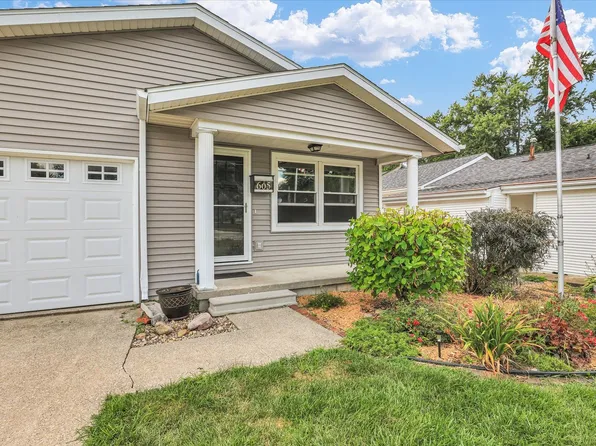 605 E Barker St, Tuscola, IL 61953