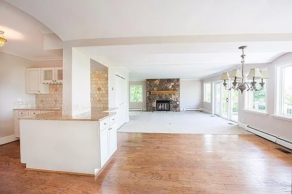 3 bed, 3.5 bath, 3602 sqft, $3,200 — Photo 4