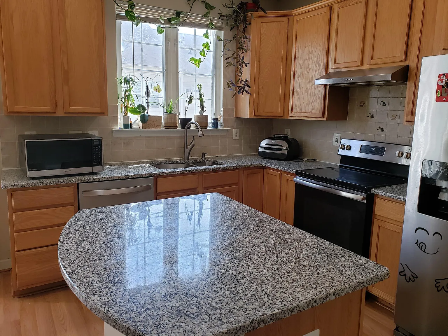 3 bed, 1880 sqft, $2,900 — Photo 2