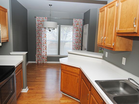 4th image of 2821 Queensland Dr