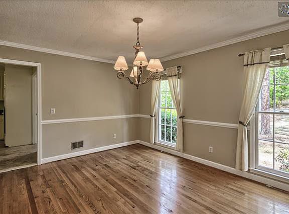 4th image of 19 Eastbourne Ct