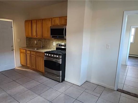 5th image of 106 Linden Ave Unit 1
