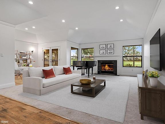 5th image of 326 Singing Brook Circle