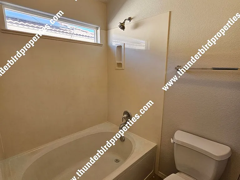 2202 Margarita Dr SE — Photo 9