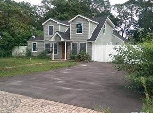 41 E Halley Ln, Central Islip, NY 11722
