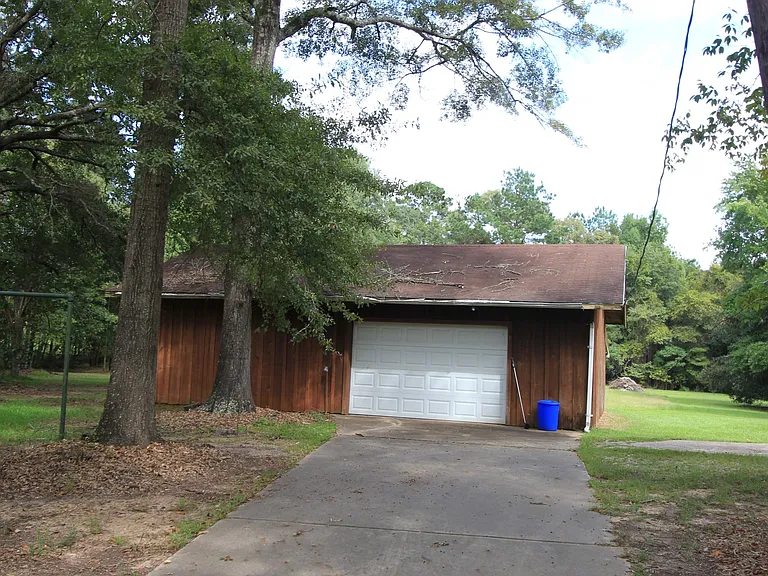 9211 Highway 165 S — Photo 9