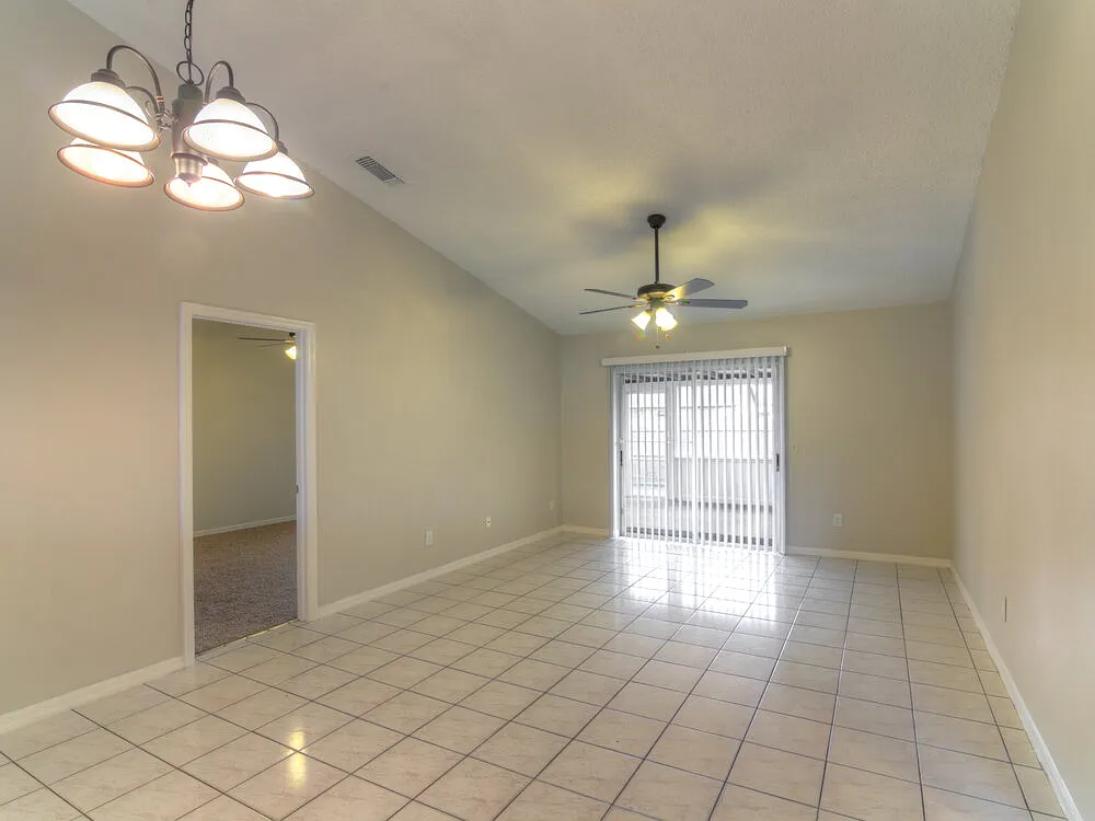 3 bed, 2.0 bath, 1208 sqft, $2,100 — Photo 3