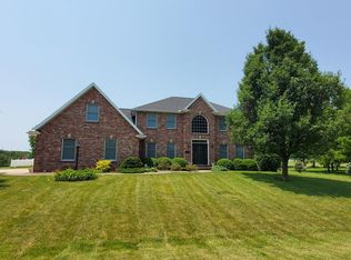 20014 Shaker Lake Rd, Bloomington, IL 61705