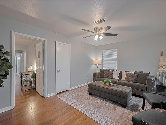 5th image of 2218 Silverbonnet St