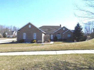 724 Woodhaven Dr, Cuyahoga Falls, OH 44223