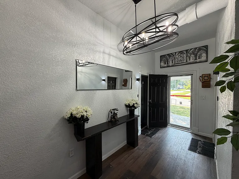 530 N Broadway St — Photo 14