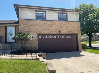 520 Winston Dr, Melrose Park, IL 60160