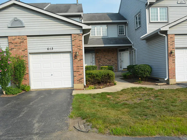 613 W Parkside Dr — Photo 1