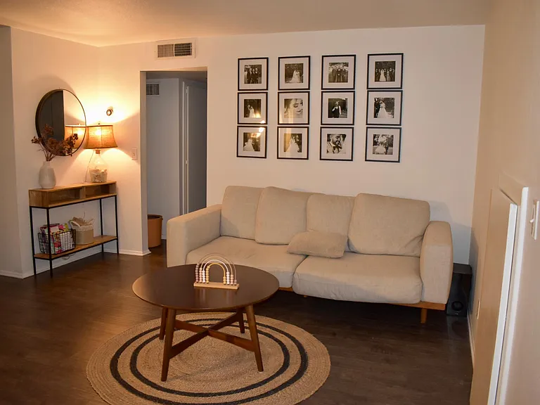 8565 Independence Ave #4 — Photo 1