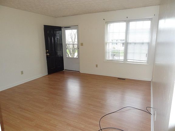 3rd image of 228-230 Woodview Dr