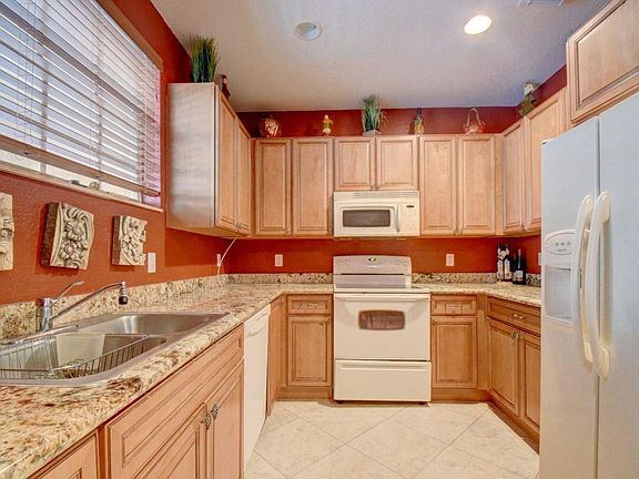 3rd image of 1418 W Wickham Cir