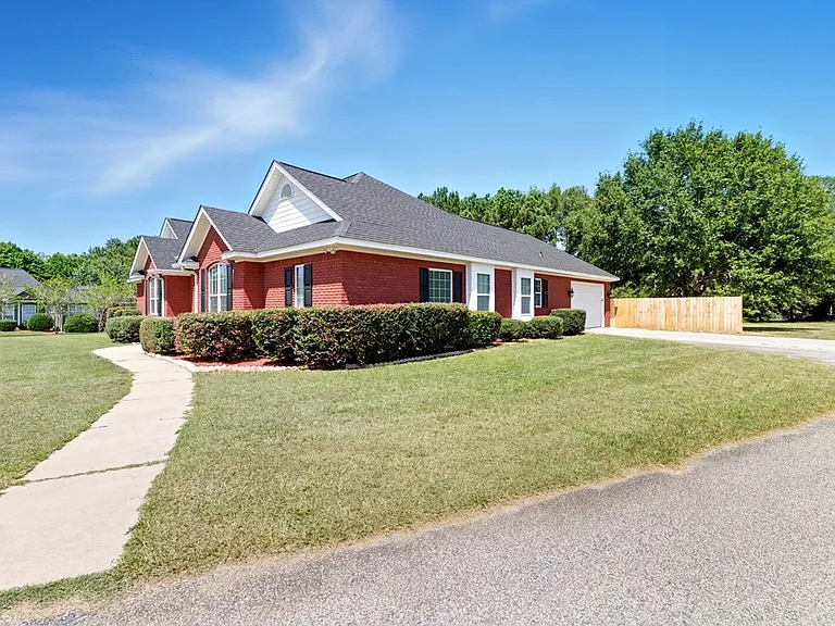 100 Carrington Cir — Photo 3