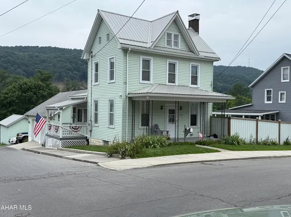 430 Sugar St, Roaring Spring, PA 16673