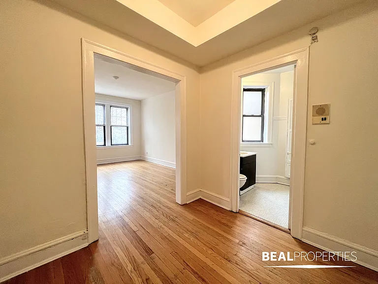 1444-50 W Byron St — Photo 17