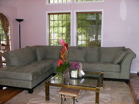 Living Room overlooks River- Peaceful Retreat!