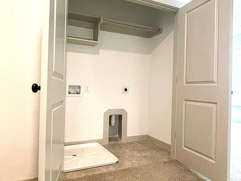 409 Harmon Dr — Photo 29