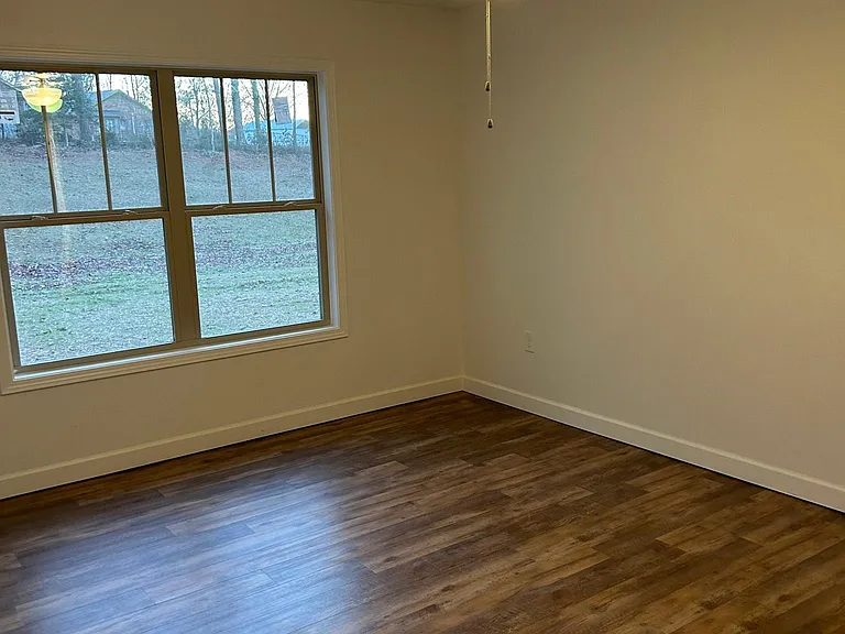 728 Jonas Cir — Photo 4