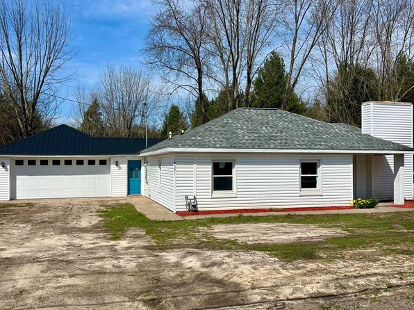 19051 174th Ave, Spring Lake, MI 49456