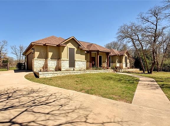 3rd image of 146 Kingwood Dr
