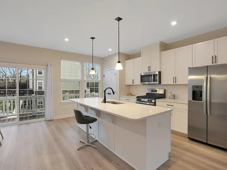 155 Canterbury Way — Photo 10