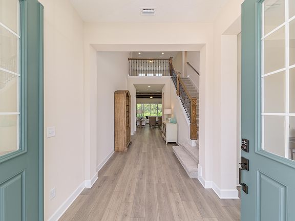 5th image of 719 Glenneyre Cir