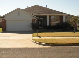 2208 SE 6th St, Moore, OK 73160